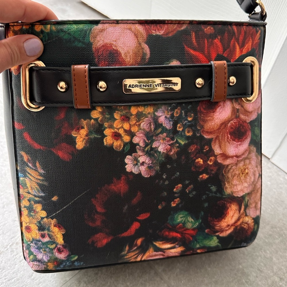 Lovely floral Adrienne Vittadini